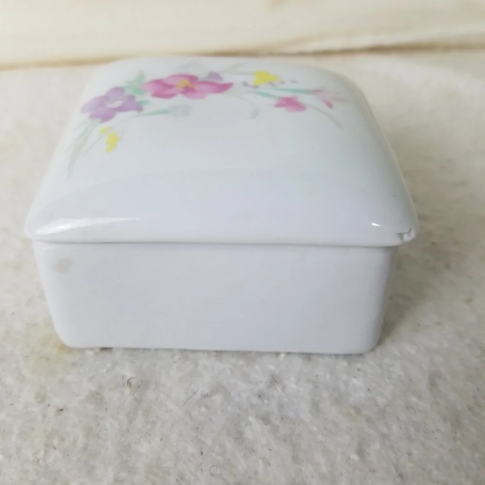 Floral Porcelain Trinket Box, Small Jewelry Box, Vintage Home Decor‎